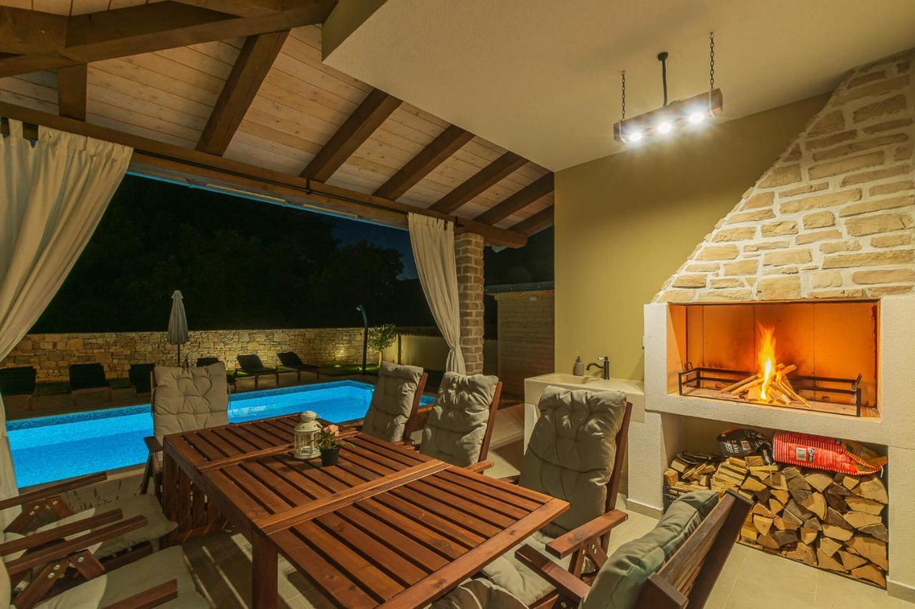 Villa David - Luxurious Secluded Villa With A Heated Pool Butkovici  Ngoại thất bức ảnh