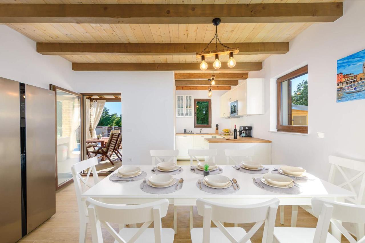 Villa David - Luxurious Secluded Villa With A Heated Pool Butkovici  Ngoại thất bức ảnh